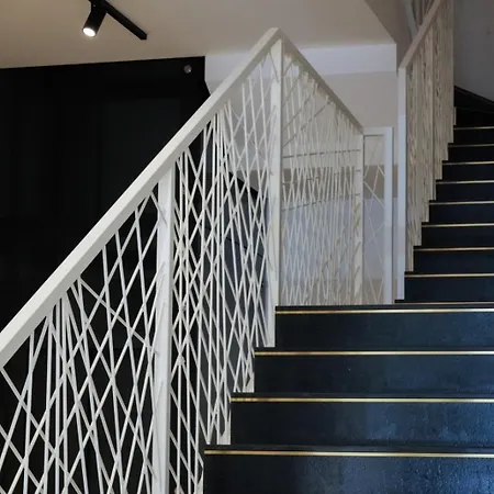 Roberto House Spectre Luxury